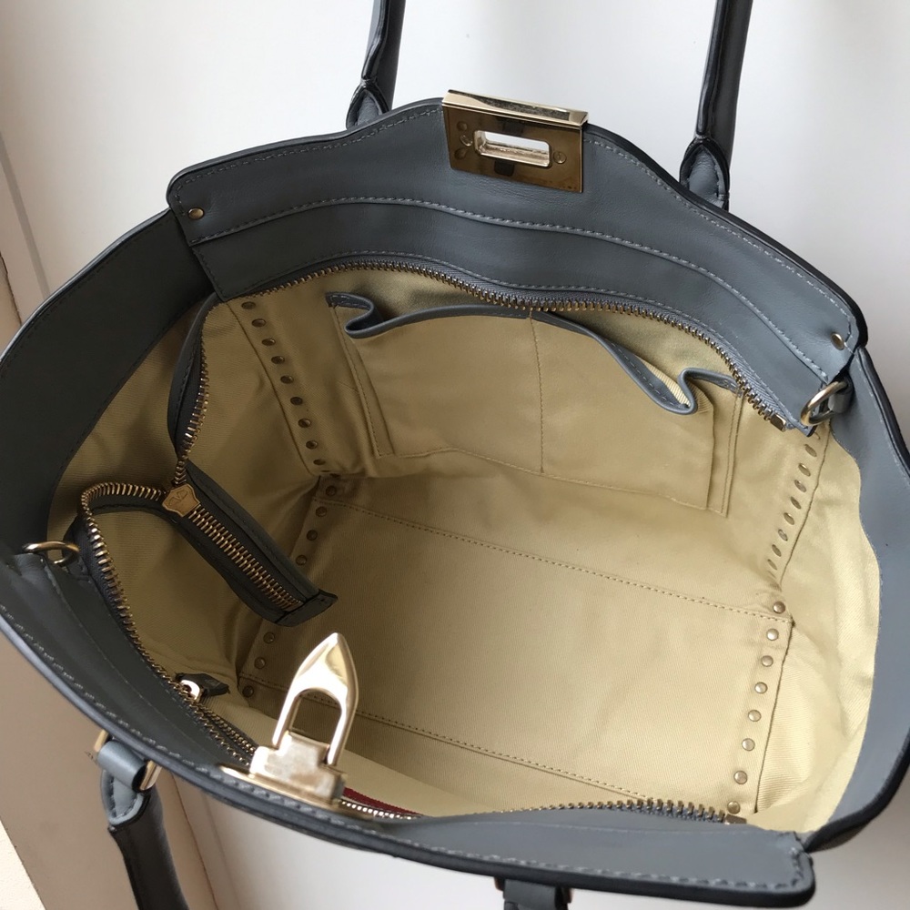 SOLD Valentino rockstud tote medium - Picture 7 of 8